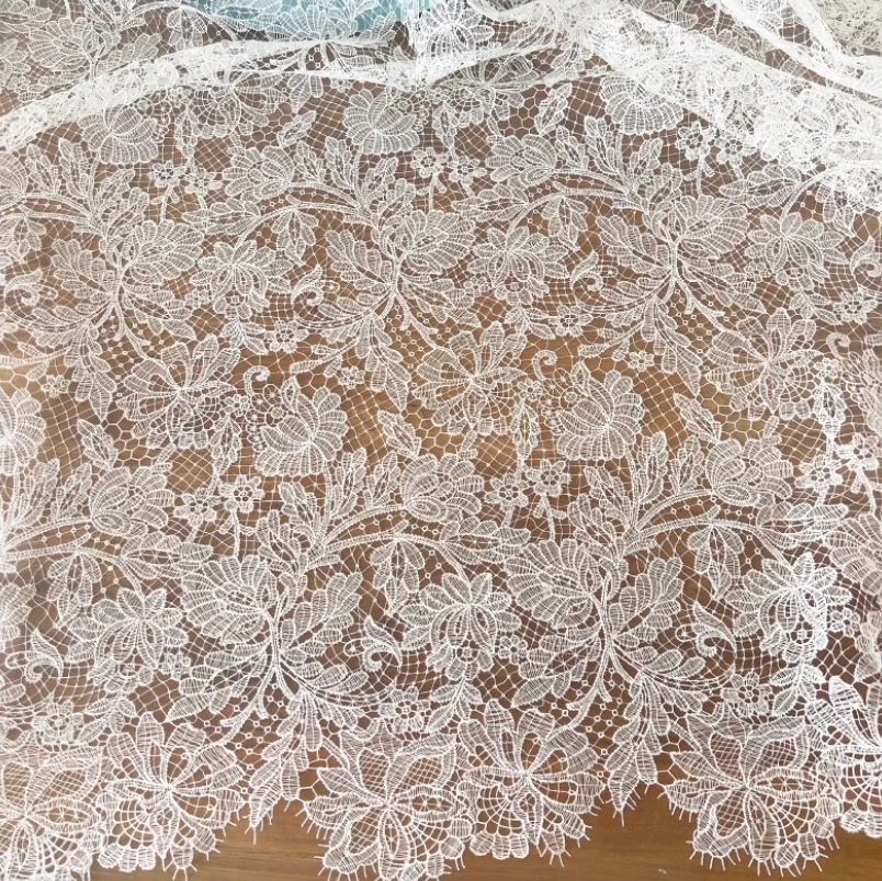 Feiner weißer Fischfaden-Hochzeitsspitzenstoff, hohles europäisches und amerikanisches Kleid, Kleideraccessoires