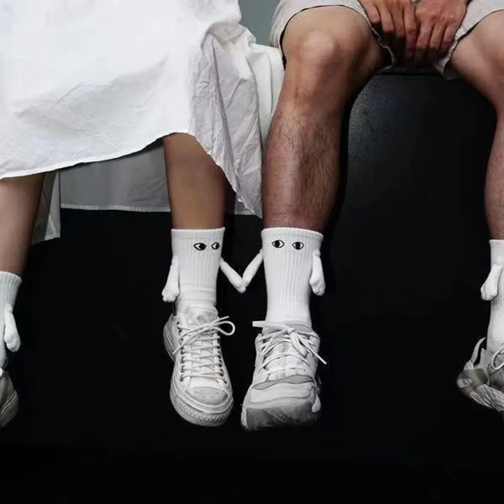 Sweat Absorbing Socks 2 Pairs Creative Sweat-absorbing Mid Tube Socks That Can Hold Hands Fashionable Lovers Friends Family 3D Cartoon Men Women Socks