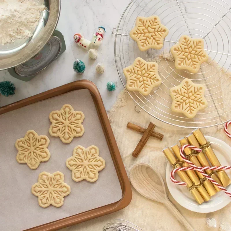 Cookie Cutter Halloween Plastic 3D Cartoon Pressed Gingerbread Man Stamp Embossing DIY Mold Cake Decorating