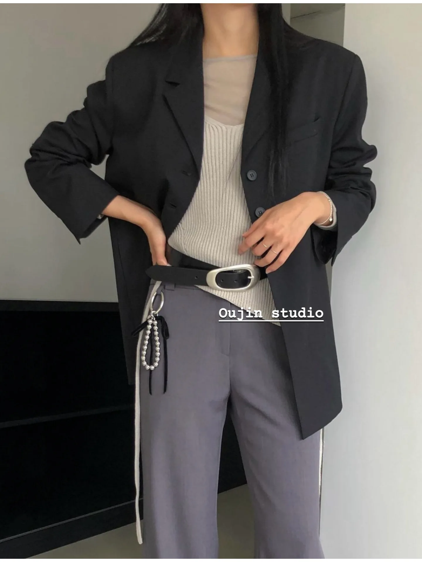 

South Korean ins designer designed a premium sense of silver black ribbon bow car key chain bag pendant key chain accessories te