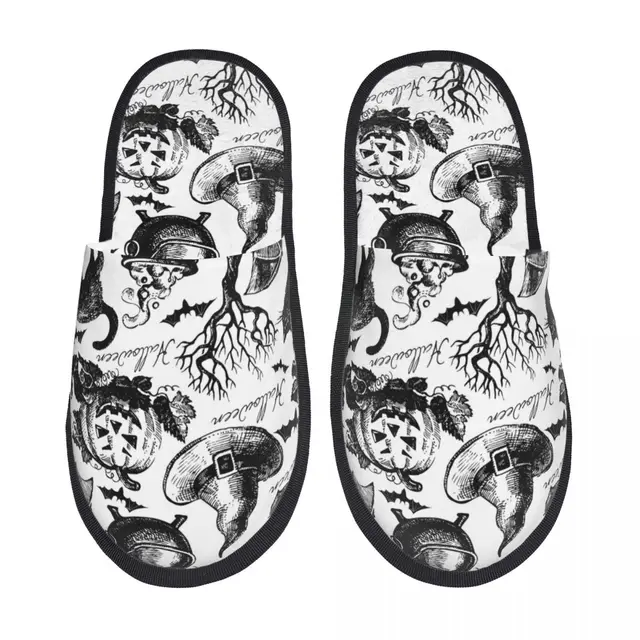 모피 슬리퍼 할로윈 패턴 오픈 토 플러시 폼 슬라이드 슬리퍼는 부드러운 플러시 소재와 내구성 있는 EVA 폼 밑창으로 만들어져 집에서도 편안하고 따뜻한 신발입니다.