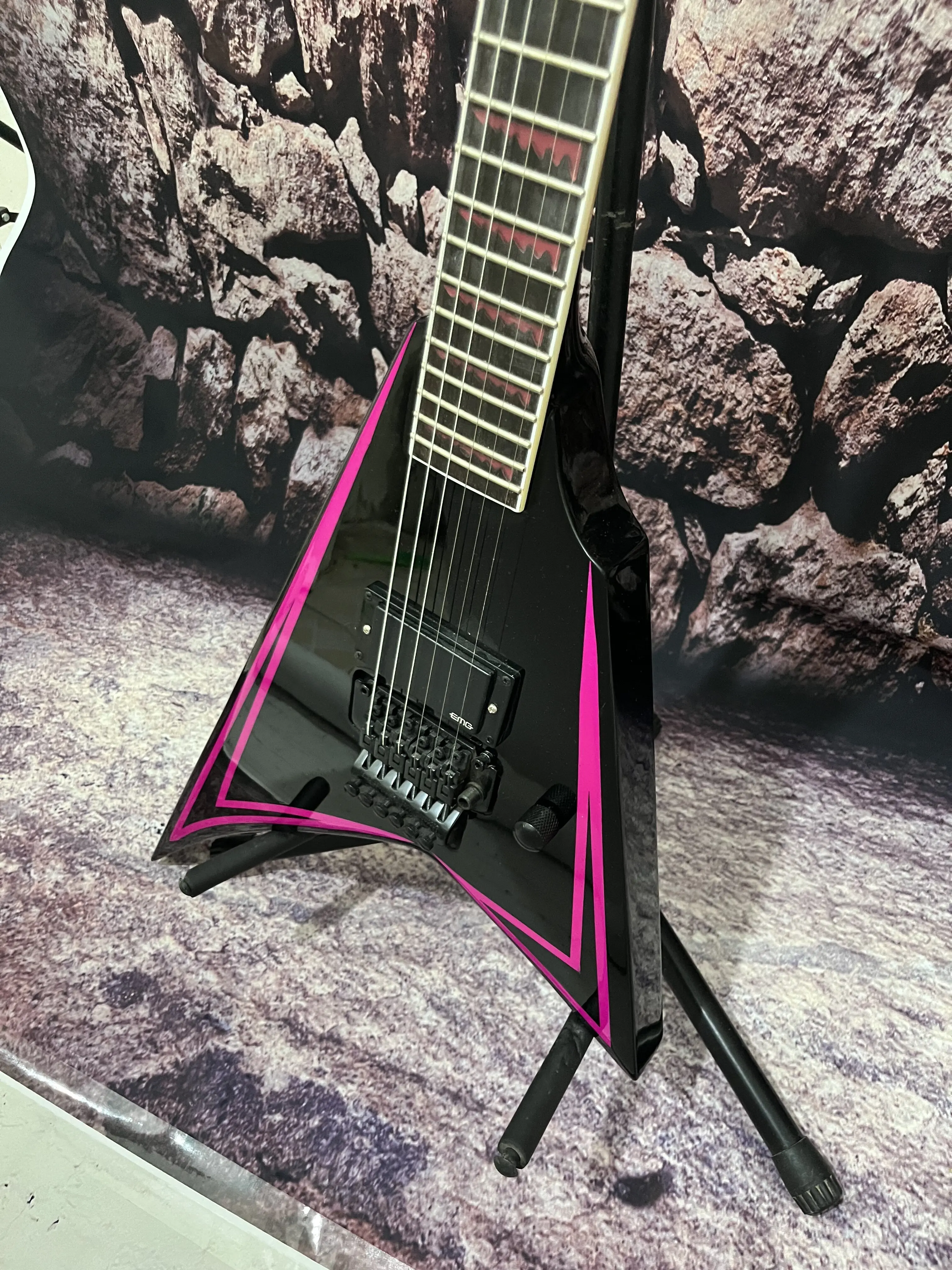factory electric guitar tremolo system active pickup Purple line Mahogany body maple neck hot sale