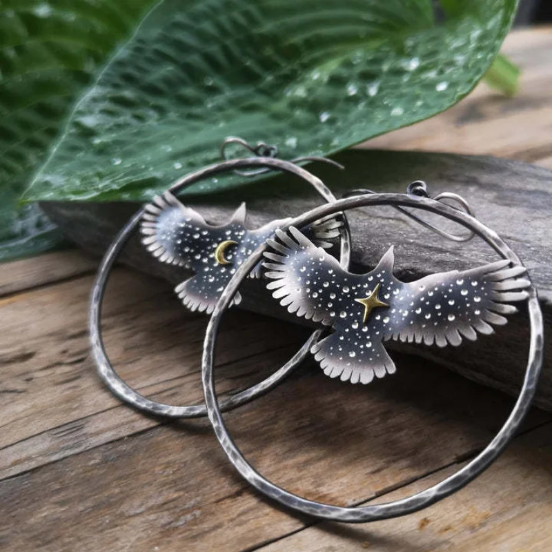 

Vintage Round Moon Star Earrings Individualized Creativity Silver Color Metal Carving Eagle Dangle Earrings