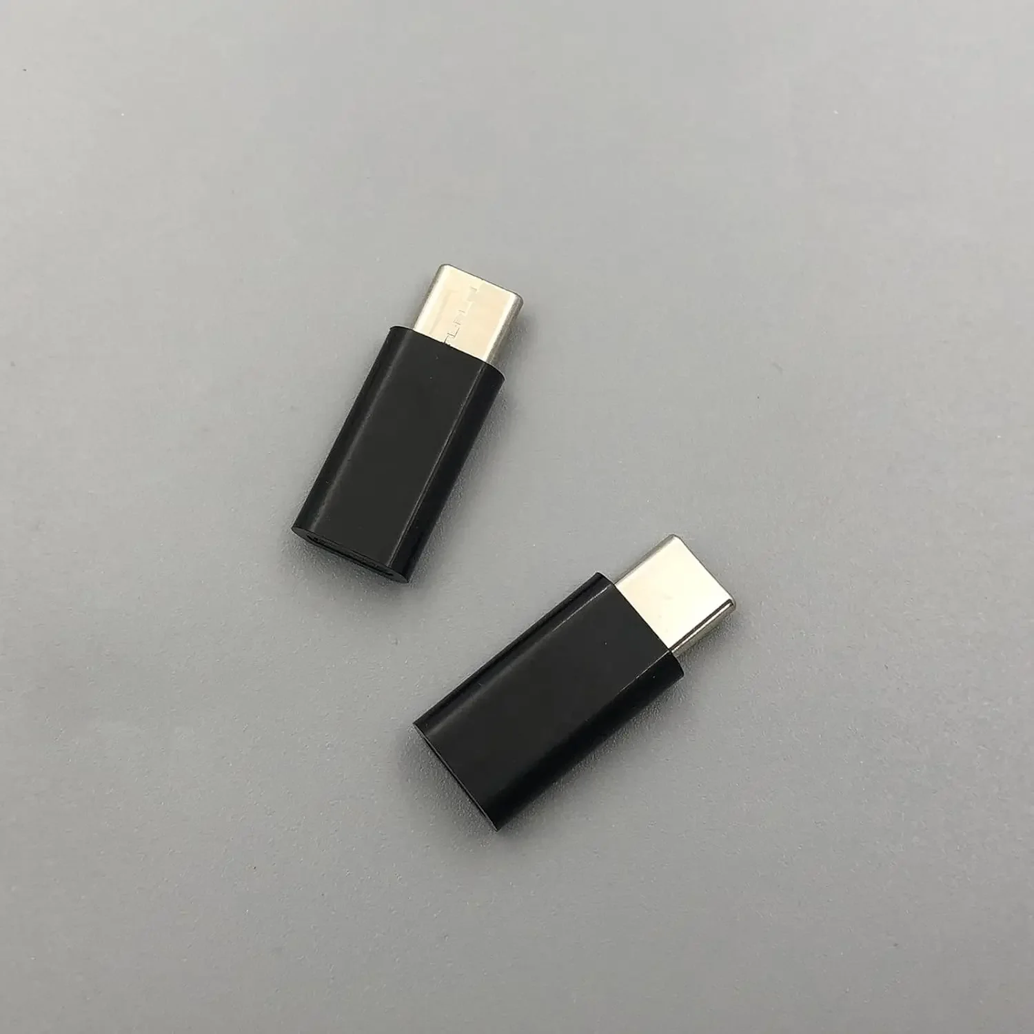 USB-C 연장 어댑터: 알루미늄 하우징, 장치 포트 보호, 케이스 장착 후 사용 가능