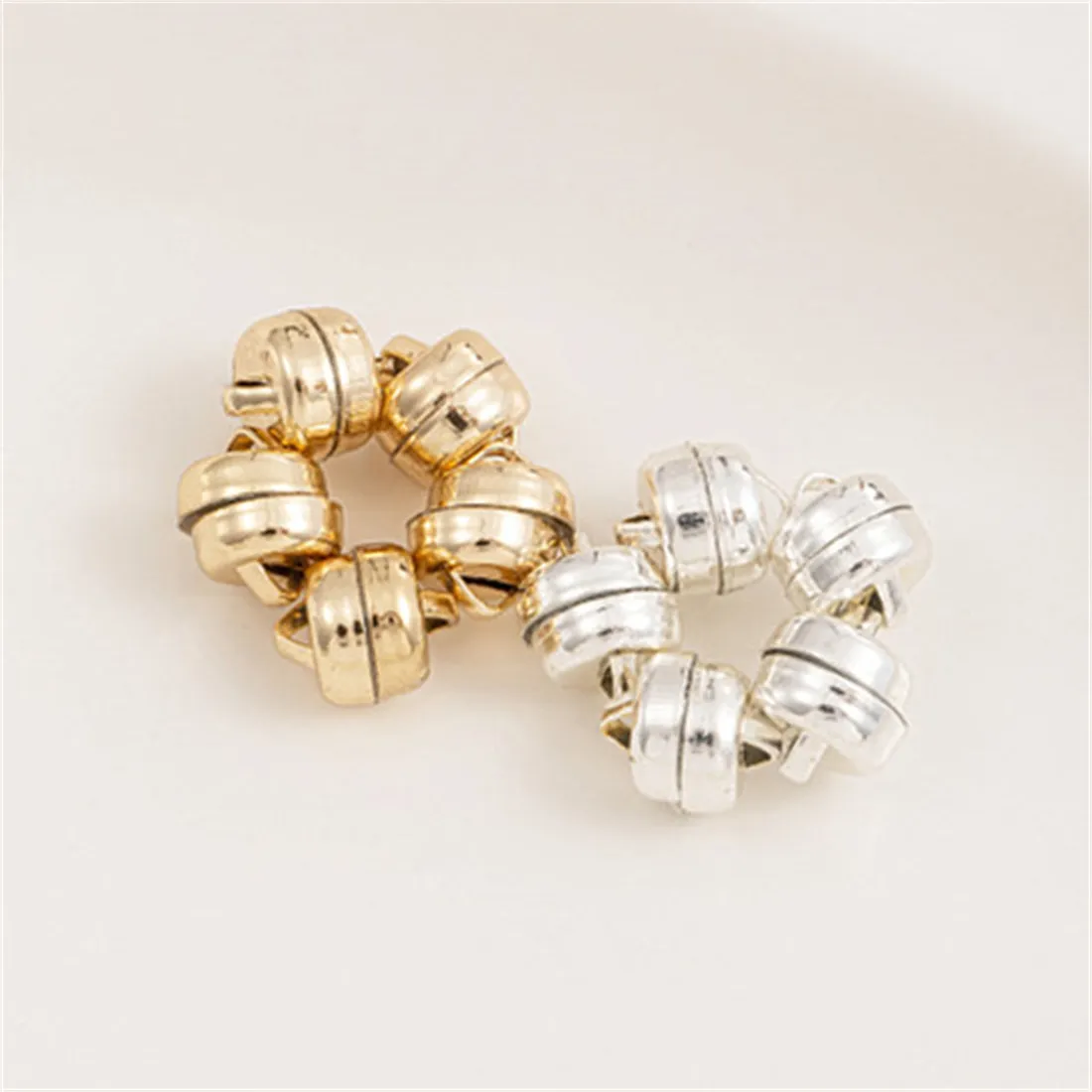 Рисунок 4 - Магнитная застежка в форме гамбургера