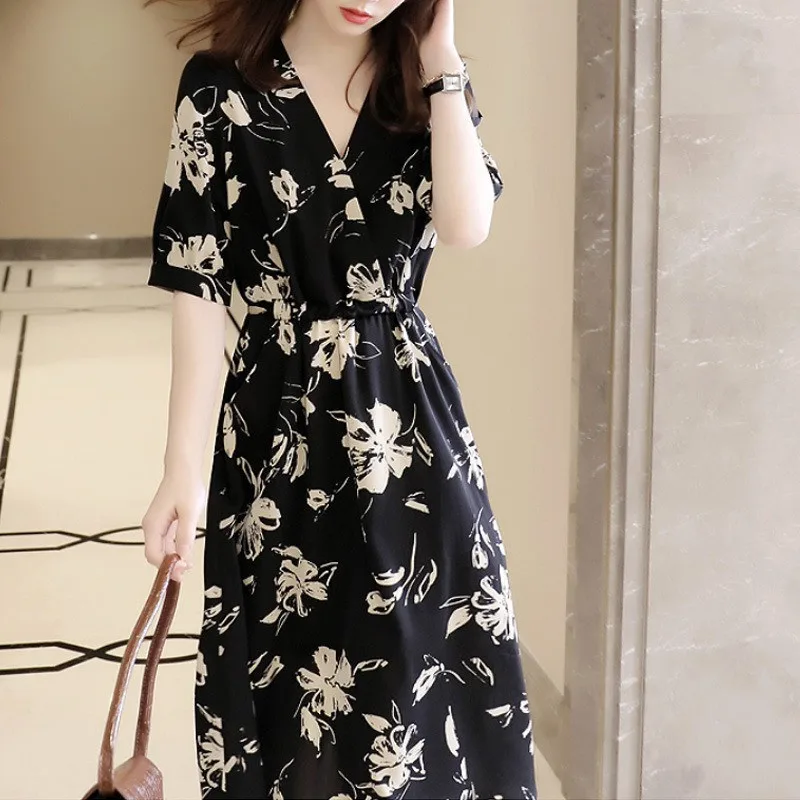 

Black Flower Print V Neck Dress 2023 Summer Design French Small Waisted Mid Length Half Sleeved V-neck Chiffon Dress for Women