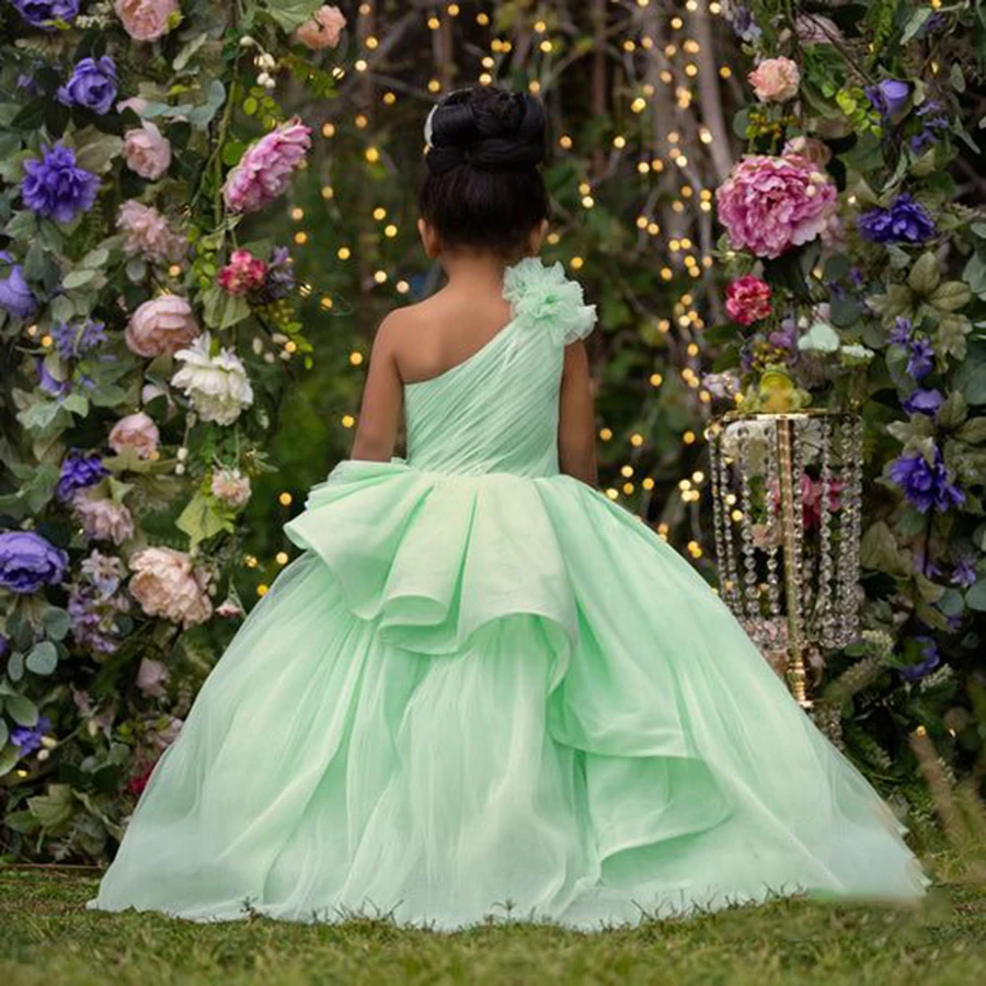 

Flower Girl Dress For Wedding Puffy Single Shoulder Ruffles Floor Length Princess Kids Birthday Party First Communion Ball Gowns