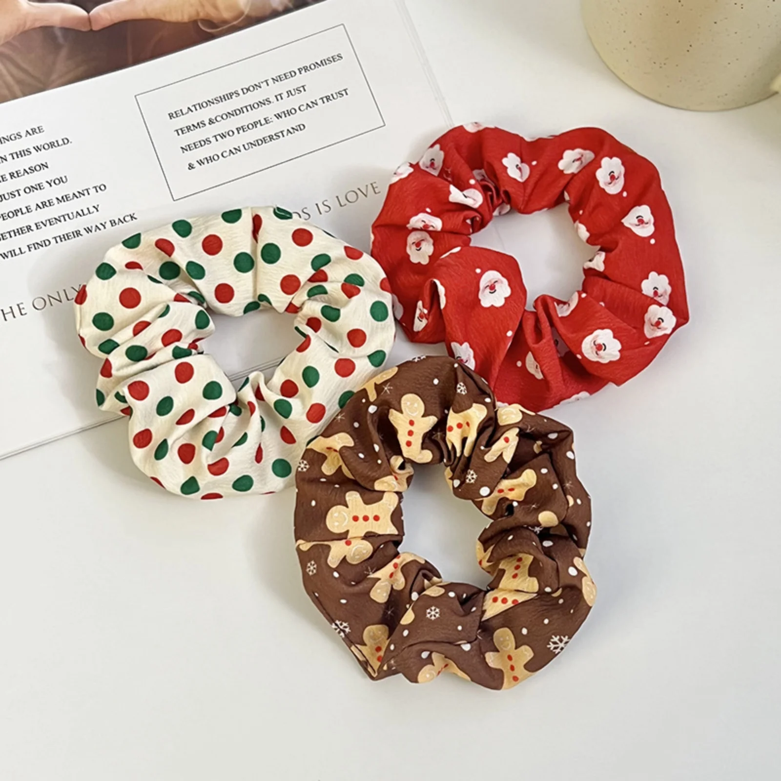 5PCS Christmas Scrunchies Set, Festive Elastic Hair Accessories For Women Girls Xmas Party Gifts