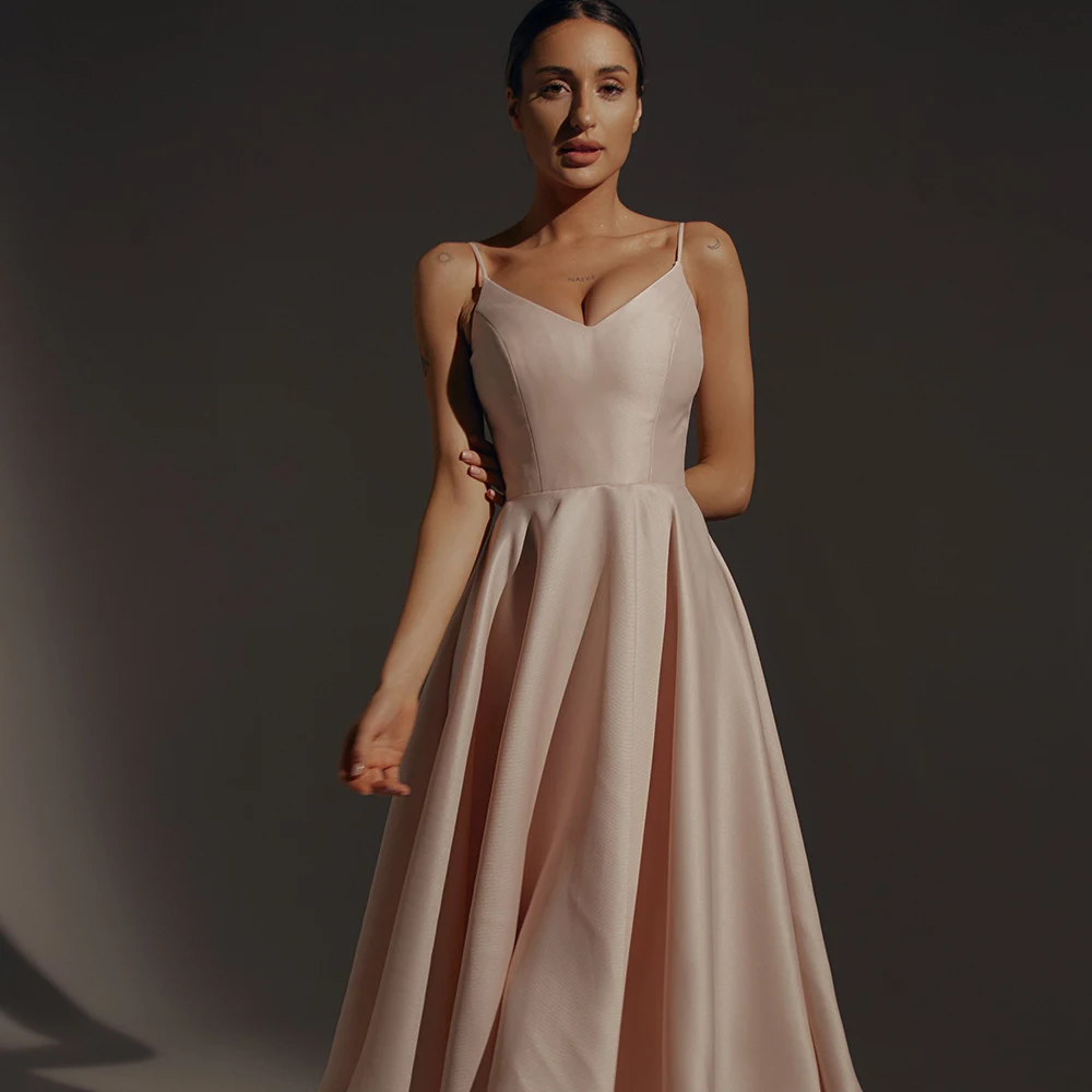

Sleeveless Solid Color Prom Dresses V Neck Knee Length Sexy Backless Evening Dress Luxury A-line Celebrity Banquet Gown