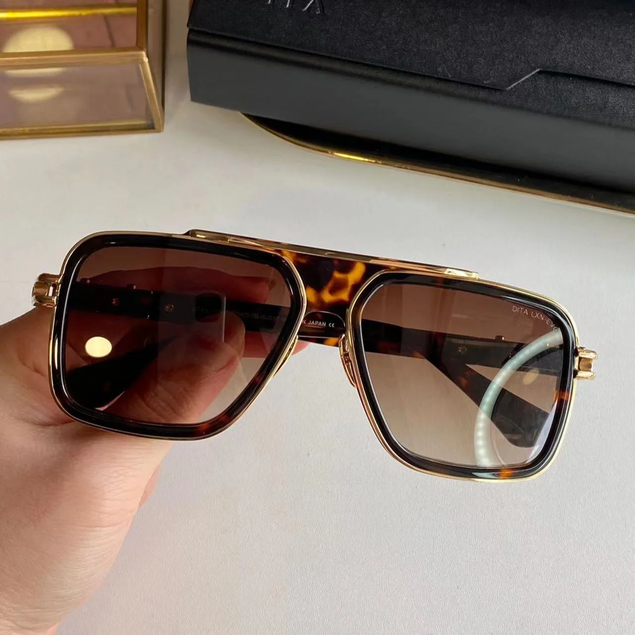 

DITA LXN-EVO-DTS403 High Quality Retro Business Tortoise Metal Frame Men Sun Glasses UV400 Gradient Trend Women Couple Eyewear