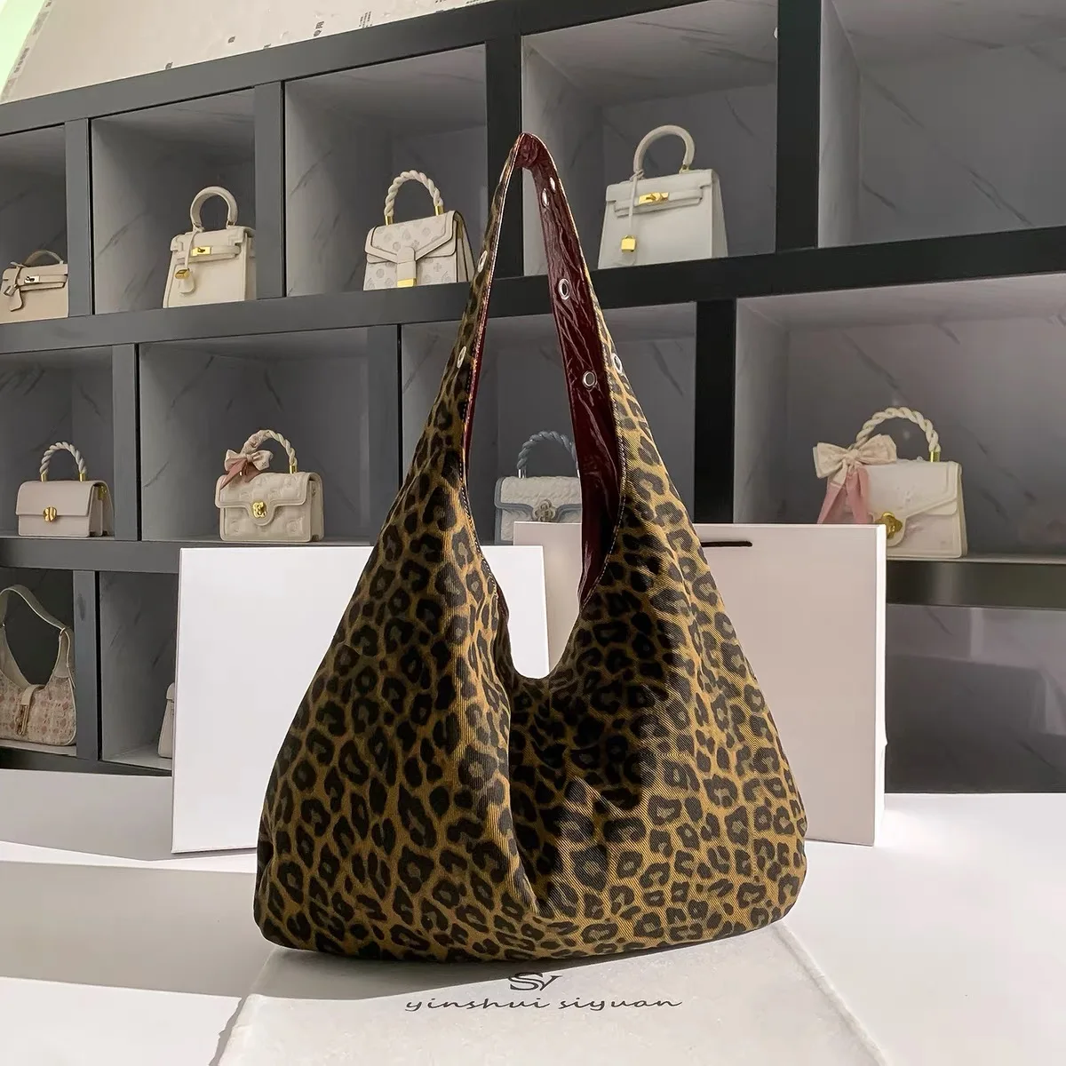 Large Capacity Red Bag Women leopard print New Retro Texture Single Shoulder Tote Bags Fashion Versatile Casual Ladies Handbags