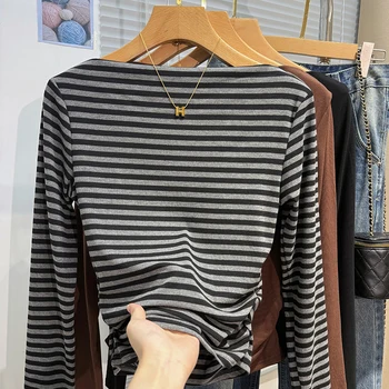 النمط الفرنسي مائل الرقبة طويلة الأكمام تي شيرت مخطط خريف شتاء 2025 غير المتماثلة قبالة الكتف طبقة قاعدة بسيطة القمم الصلبة