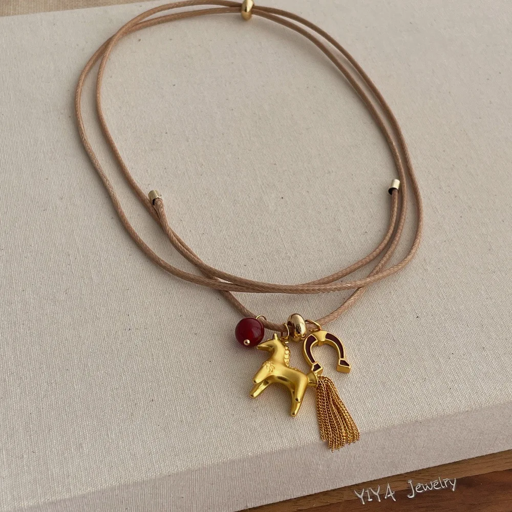 Collana con ciondolo a forma di cavallo con perline e nappa, divertente e metallica, per donne, regolabile, lunga catena in corda di cera_voghion.com