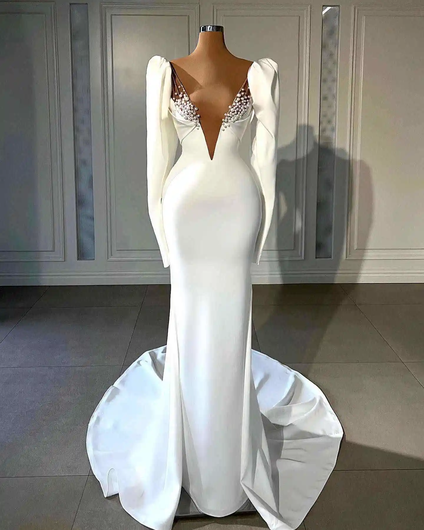 

Simple Mermaid Wedding Dresses Deep V Neck Pearls Bridal Gowns Long Sleeve Sweep Train Custom Made Bride Dress