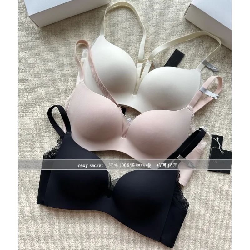 

La Traceless Gathered Lace Trimmed Bra for Comfortable and Breathable Women's Underwear, Breast Enhancement and Anti Inflation