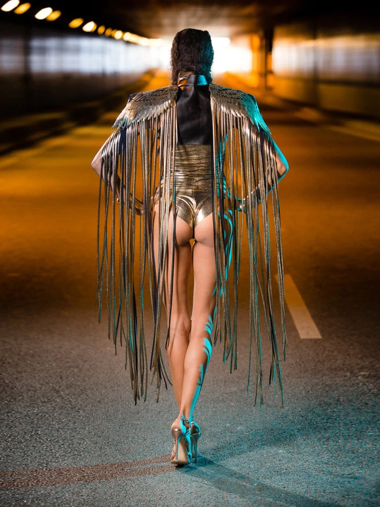 Рисунок 4 - Женская летняя накидка с блестками