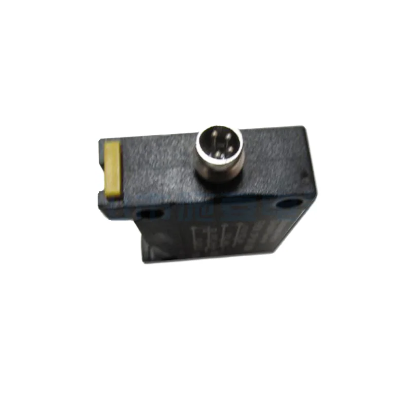 

Новый оригинальный фотоэлектрический датчик бородержателя FHDM 12P5001/S35A