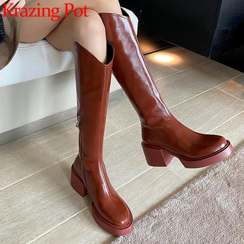 

Krazing Pot Cow Leather Riding Boots Round Toe Med Heels Sewing Thread Thick Bottom Joker England Style Zipper Thigh High Boots
