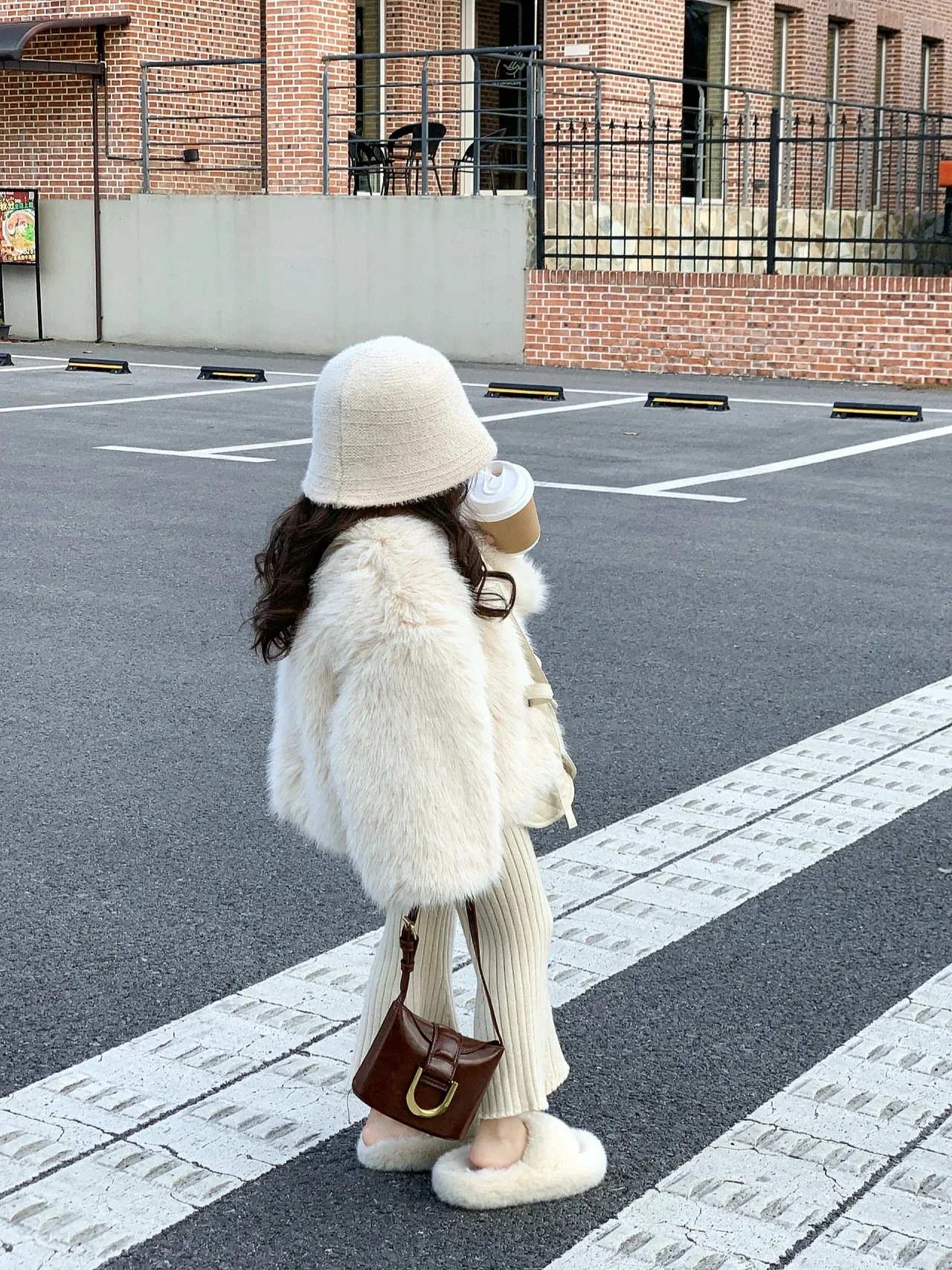 

2023 Winter Girls Fashion Faux Fur Thick Warm Coat and Knitted Flare Pant