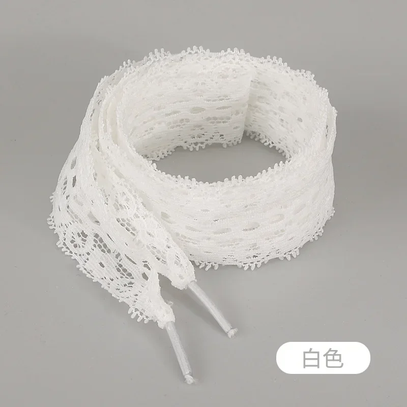 ตัวเลือกสินค้า เชือกรองเท้าผ้าใบลูกไม้หวาน 2.5 ซม. สีดำ-ขาว-แดง