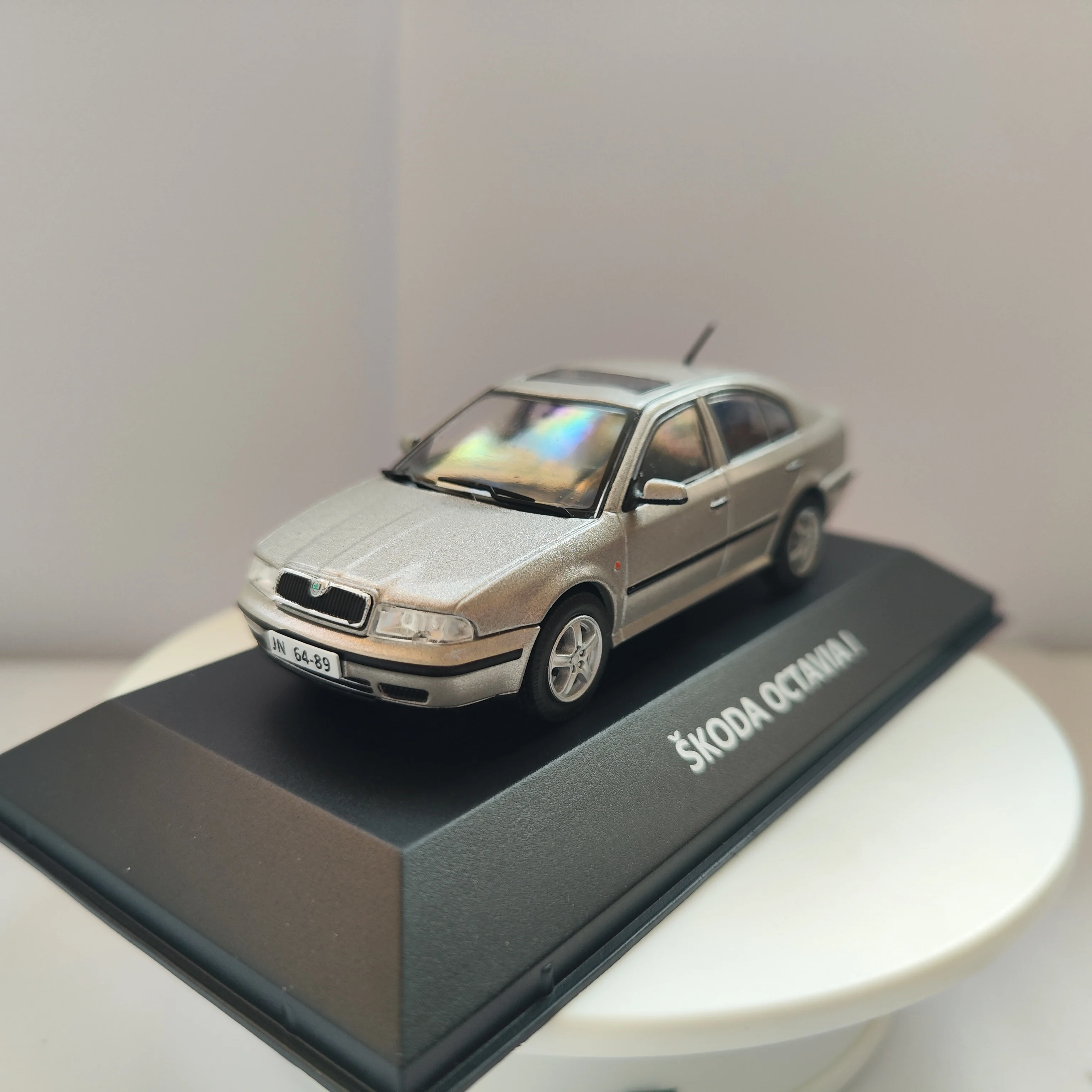 

Diecast 1:43 Scale SK0DA OCTAVIAI Alloy Classic nostalgia Car Model Collectible Toy Gift Souvenir Display Ornaments