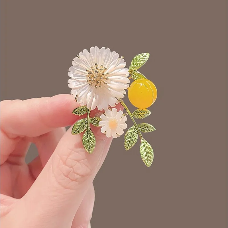 

1pc Fashion Small Daisy Flower Brooch Women Clothing Coat Jewelry Party Accessories Gift