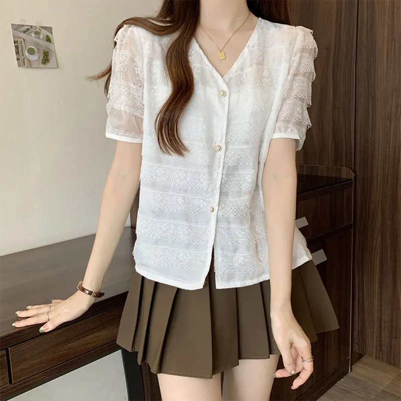 

2024 Elegant Fashion Harajuku Slim Fit Female Clothes Loose Casual All Match Shirt Solid V Neck Lace Button Short Sleeve Blusa