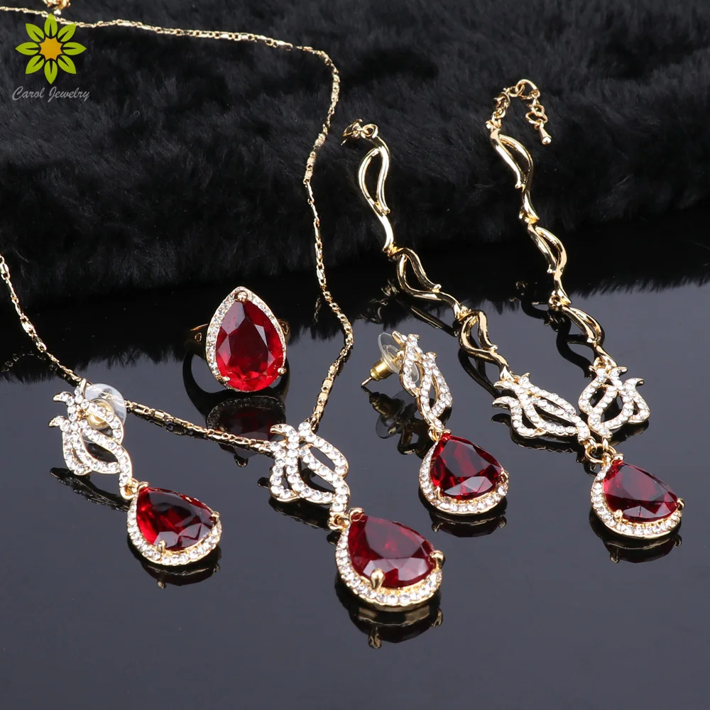

Комплект из колье, серёг, браслета и кольца