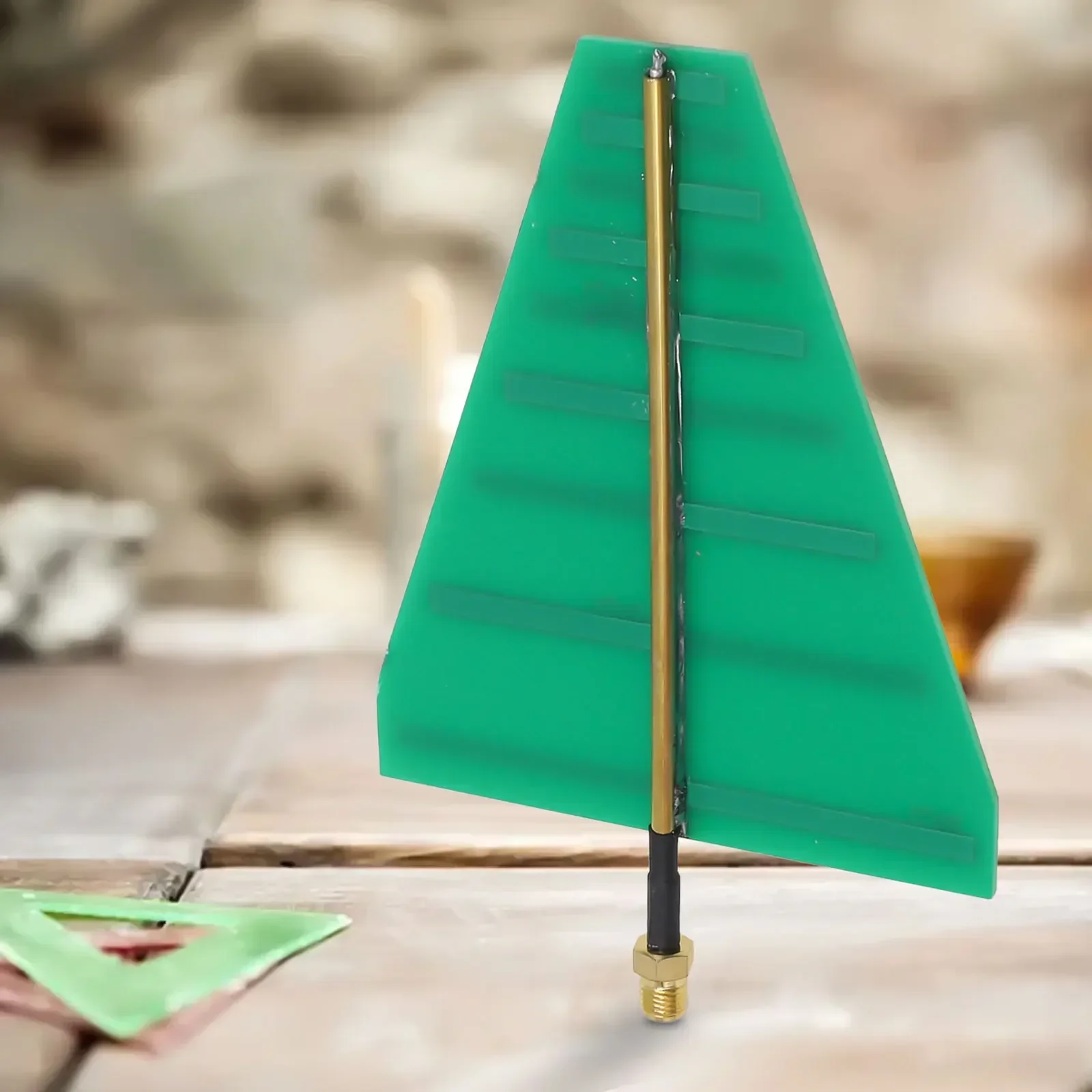 1.35GHz-9.5GHz UWB Ultra Wideband Log Periodic Antenna 15W 5-6dB SMA Connector 1.35--9.5GHz Antenna4.1 X 3.1 X 0.04 Inches 1pcs ultra wideband antenna