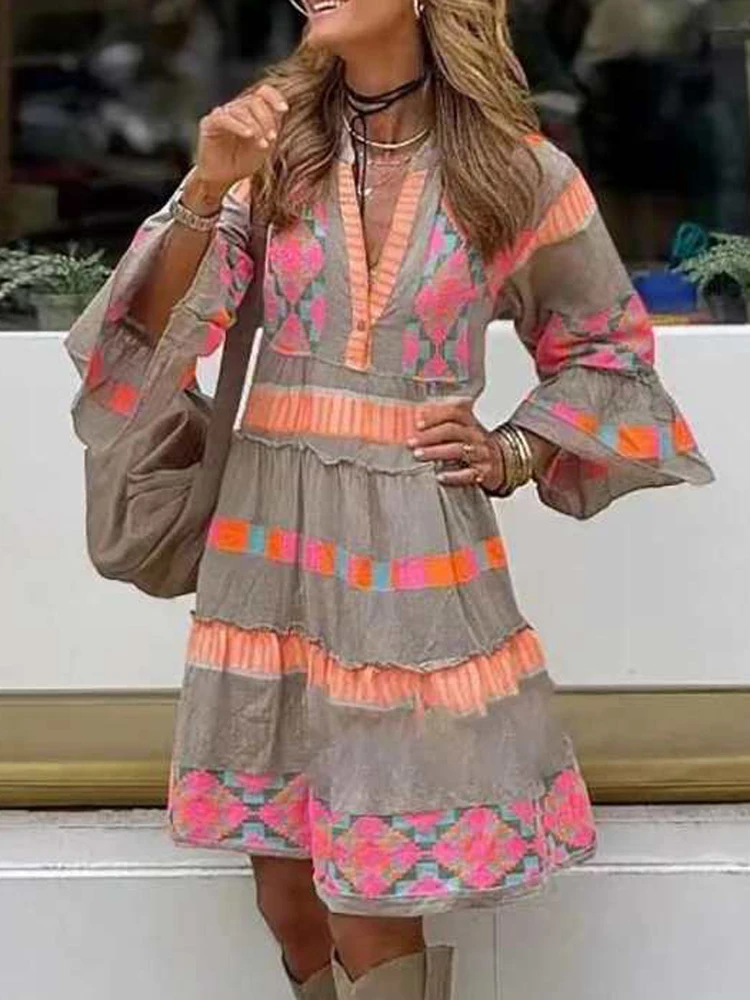 

Женское платье-трапеция с глубоким V-образным вырезом, свободного покроя