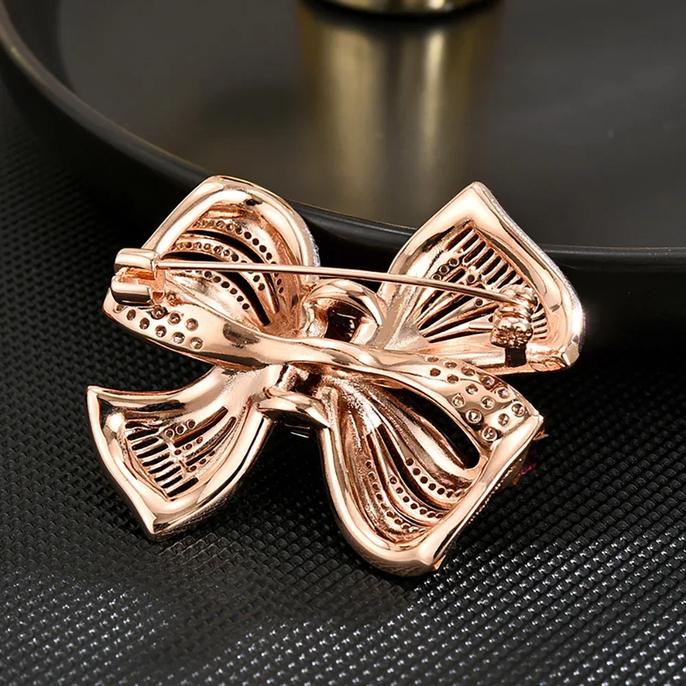 Classic Baroque Flower Pearl Bow Flower Brooches For Women Lady Elegant Vintage Rhinestone Cross Badges Pins Trendy Accessories