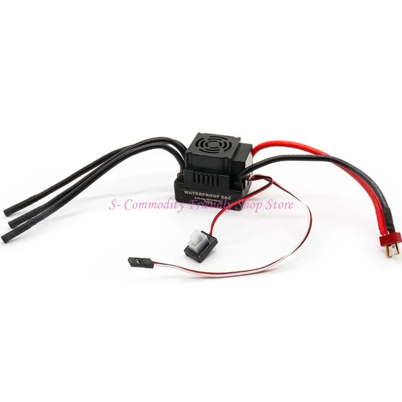 Contrôleur de vitesse brushless 60A/80A/120A pour voiture RC 1/8 installé dans un châssis, câbles branchés.