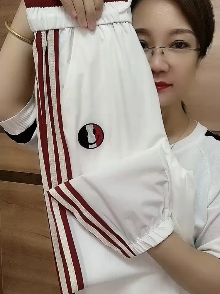 

Новинка весна-лето 2023, полосатые быстросохнущие брюки из вискозы со смайликом, женские брюки с вырезами, спортивные брюки до щиколотки для отдыха