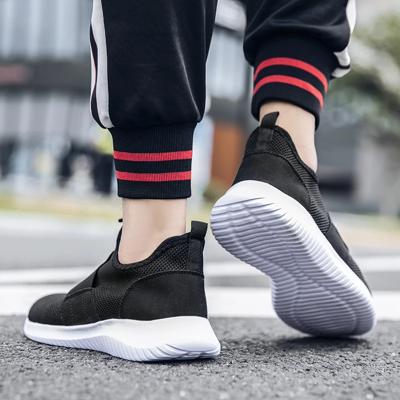 High Quality Man's Sneakers Men's Sports Shoes Shock Absorbing Lightweight Running Shoes New Summer Breathable Casual Shoes Male