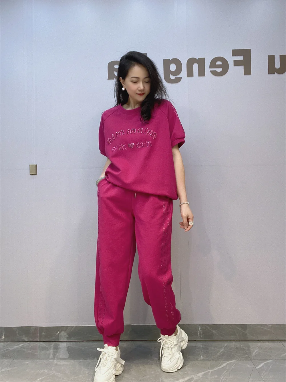 

Summer Women Two-piece Set Shiny Letters Hot Drilling Beads Short Sleeve T-shirt Top + Casual Sweatpants Pants Suits
