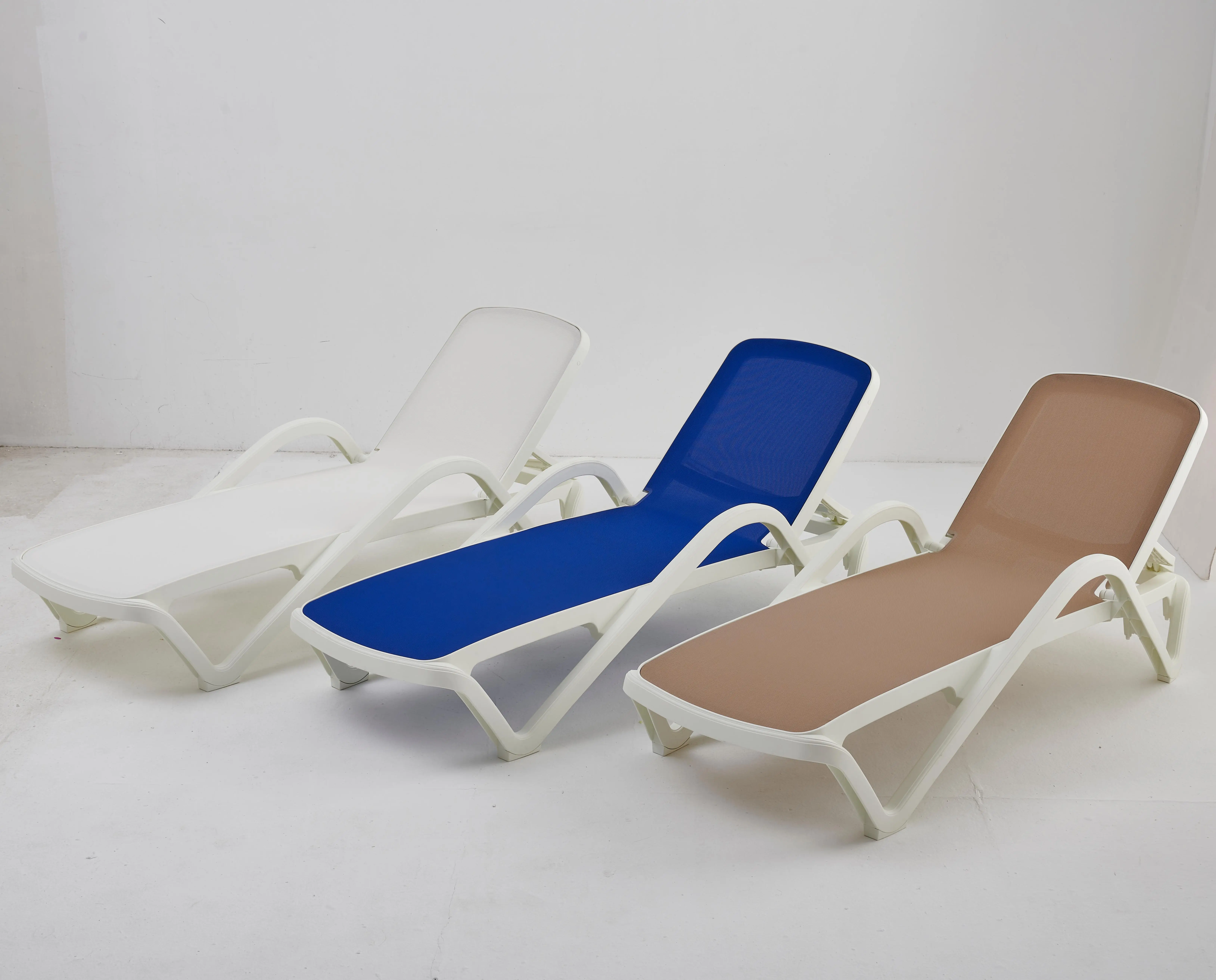 Mobili da Esterno in Stile Moderno, Arredi per Piscina e Spiaggia, Lettini Prendisole, Mobili per Hotel - immagine 2