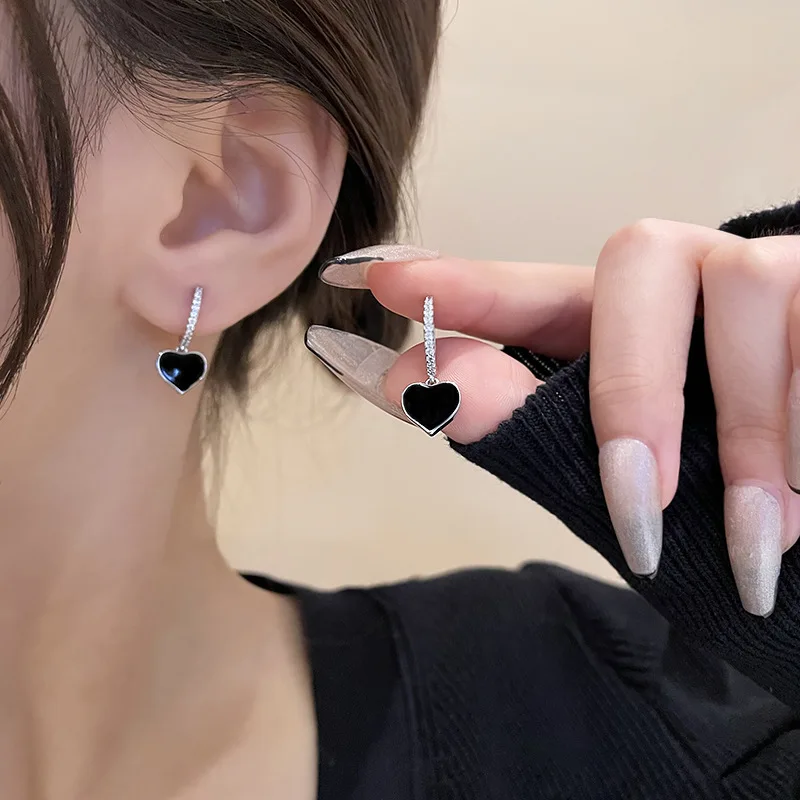 

Korea Fashion New Black Drop Oil Love Pendant Earrings for Women Luxury Small Micro Inlaid Delicate Earrings Women Jewelry