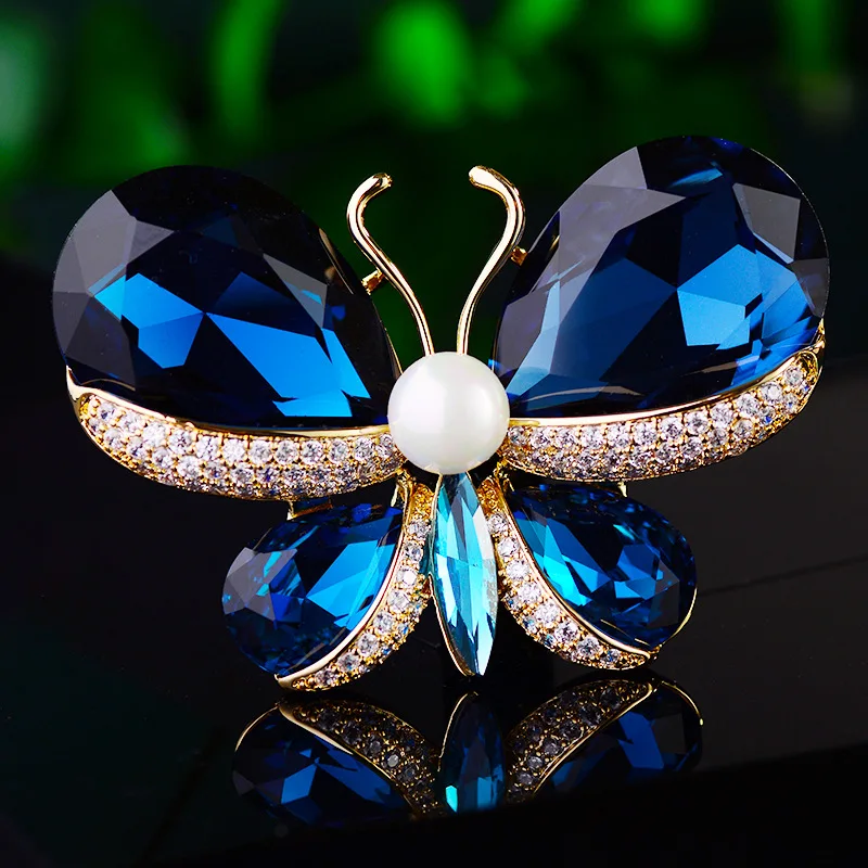 

Delicate Freshwater Pearl Butterfly Brooch Shiny Crystal Insect Pin and Brooches for Women Clothing Pin Sweater Accessories
