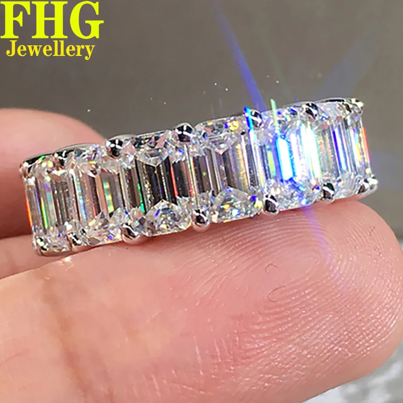 

Each 0.5 Ct 18K Solid Gold Women Wedding Band Ring Anniversary Engagement Party Ring Rectangle Emerald Moissanite Diamond Ring