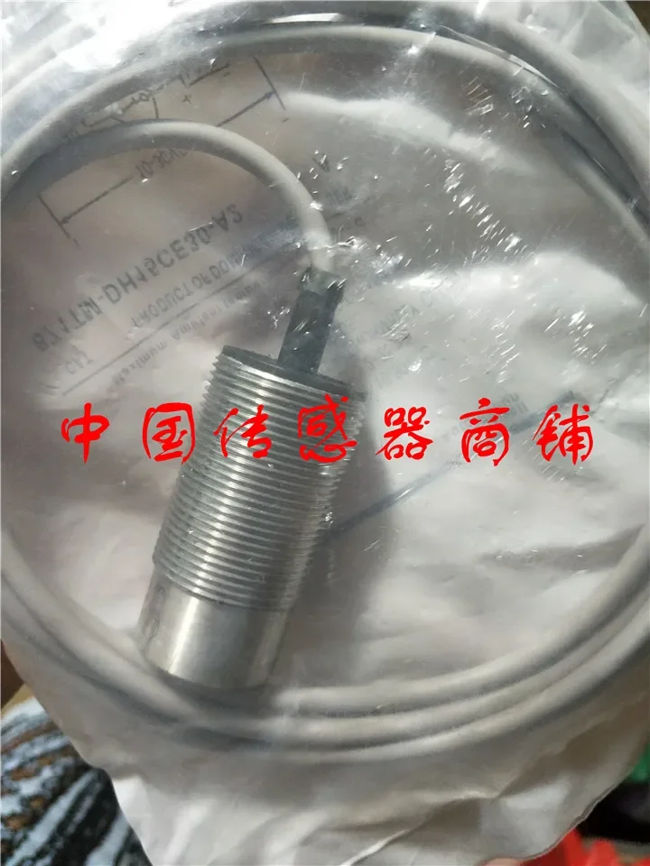 

781TM-DH15CE30-A2 proximity switch sensor new and original