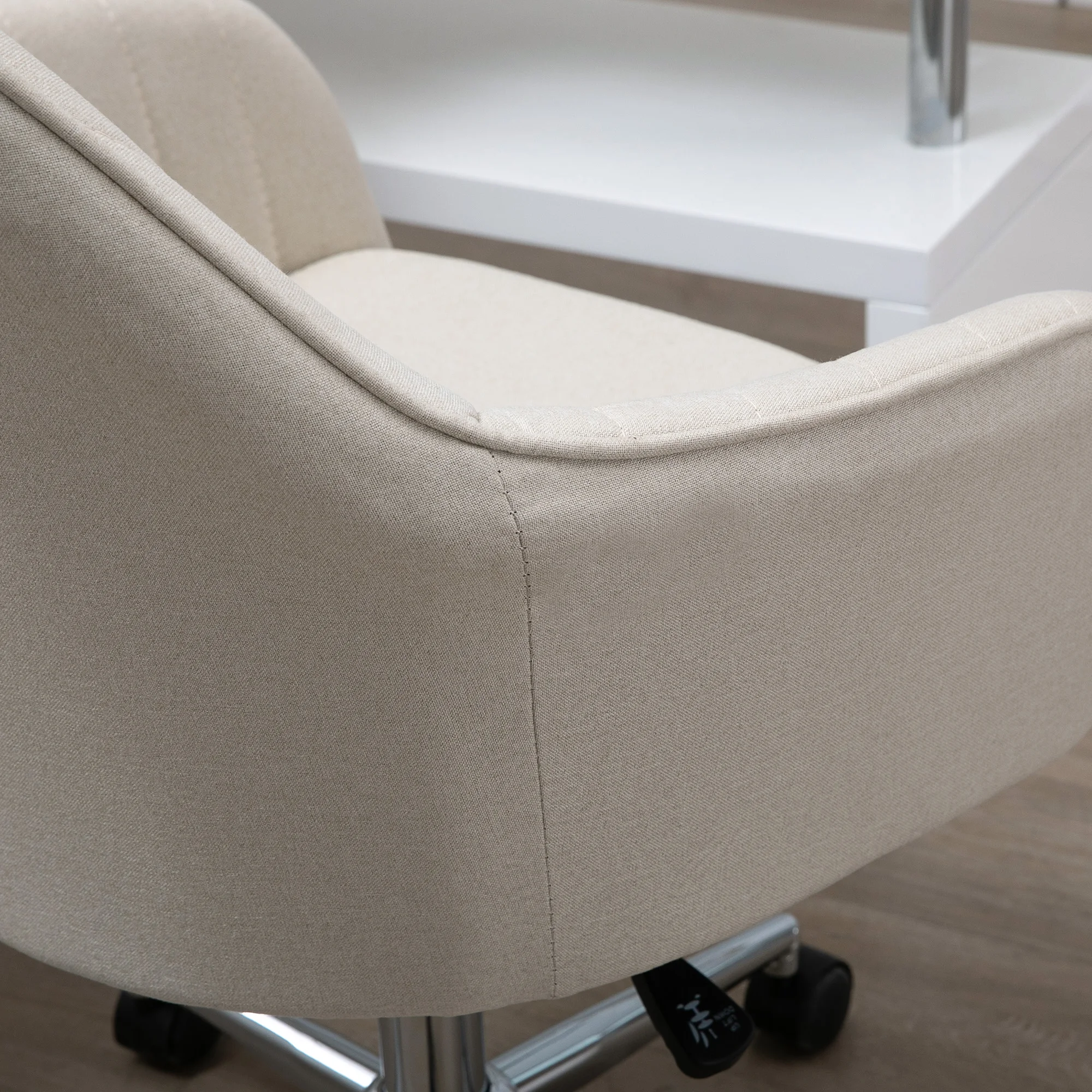 Vinsetto Mid-Back Task Chair, Fabric Home Office Chair, Swivel Desk Chair with Tub Shape Design & Lined Pattern Back, Beige 5
