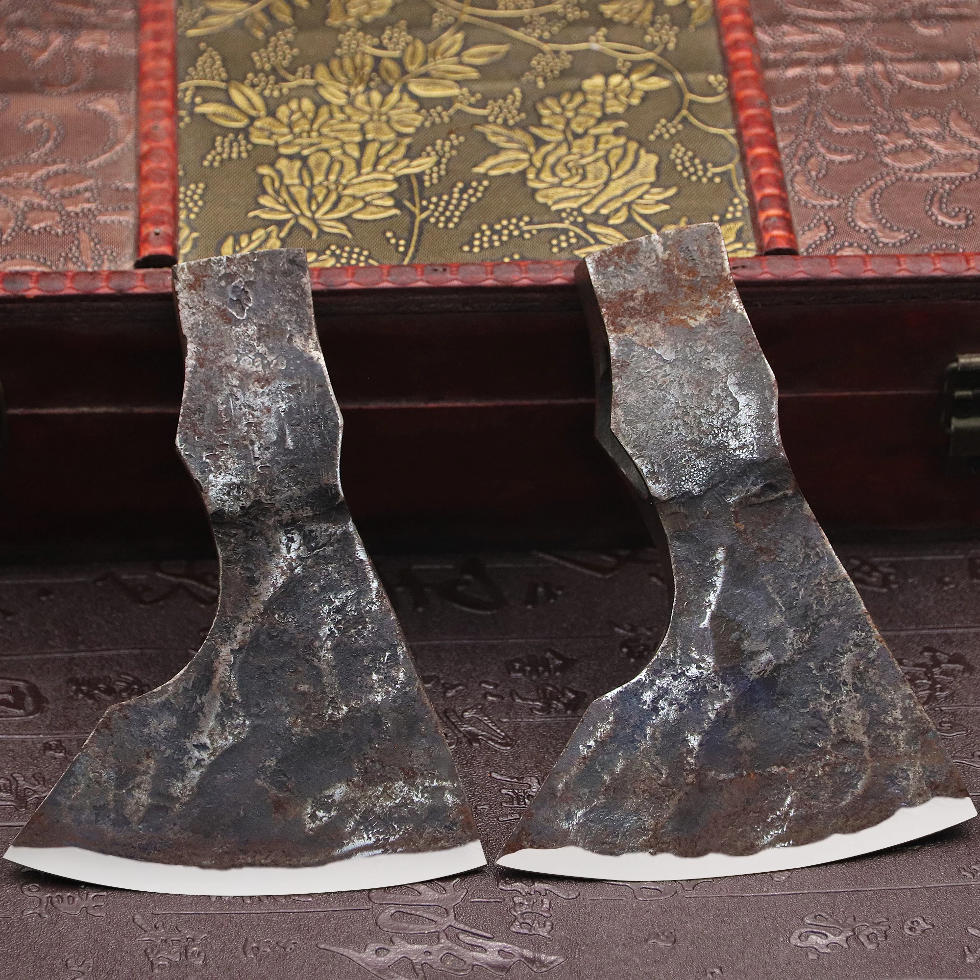 Description Picture 5 of itemHand-wrought high carbon steel jungle axe, outdoor logging axe, EDC tool axe head, camping axe