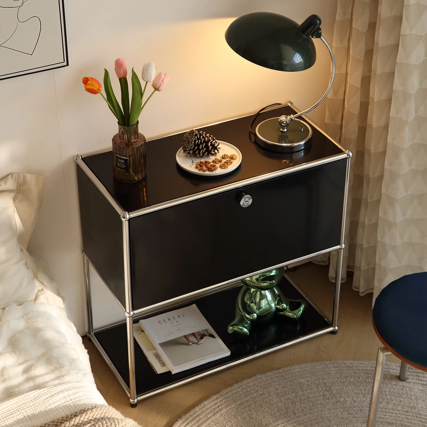 Single cabinet B4