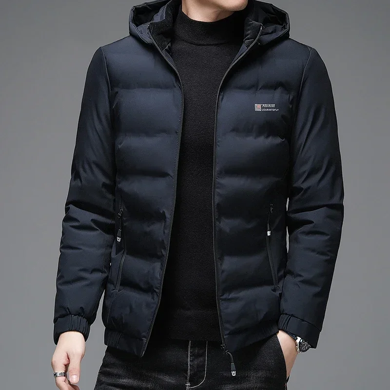 thumbnail image 1 of Abrigo frío para hombre 2024 Nueva chaqueta de plumón corta Ropa de diseñador de lujo Chaqueta de plumón de invierno cálida y gruesa para hombre, 1 of 5