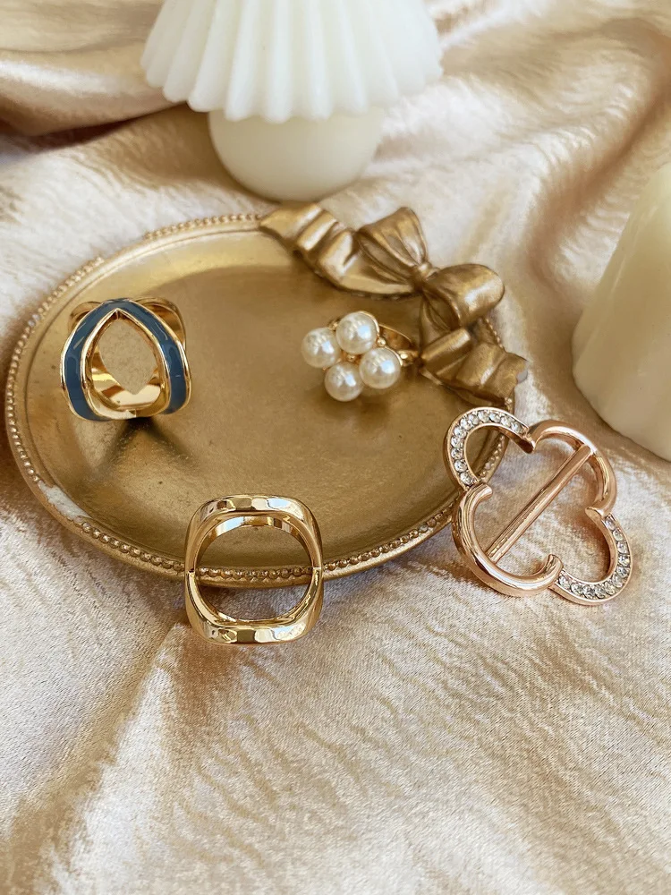 

RUNMEIFA New Silk Scarf Clip Buckle Alloy Number 8 Short Silk Scarf Buckle Brooch Pins Jewelry Gift For Women Accessioties