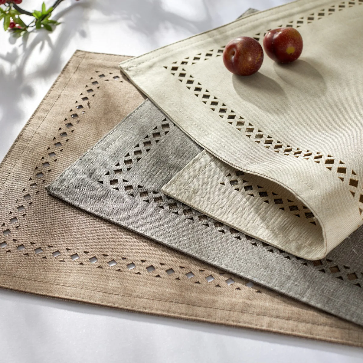 

Linen Square Plate Western Food Mat Embroidered Hollow Anti Slip Thermal Insulation Mat Cotton Linen Dining Table Mat