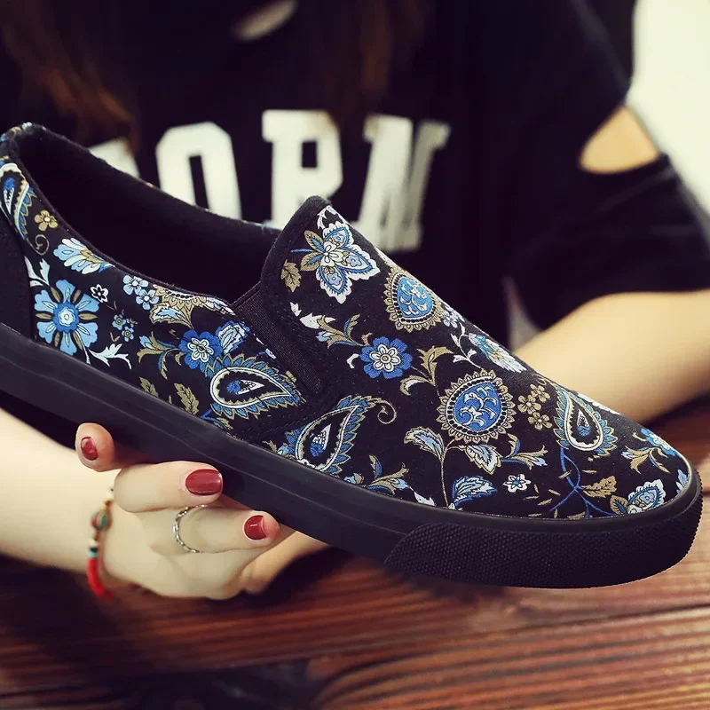 New Autumn Floral Trend Casual Korean Lazy Shoes Low-help Breathable Men's Classic Canvas Slip-On Shoes Sneakers Men 3