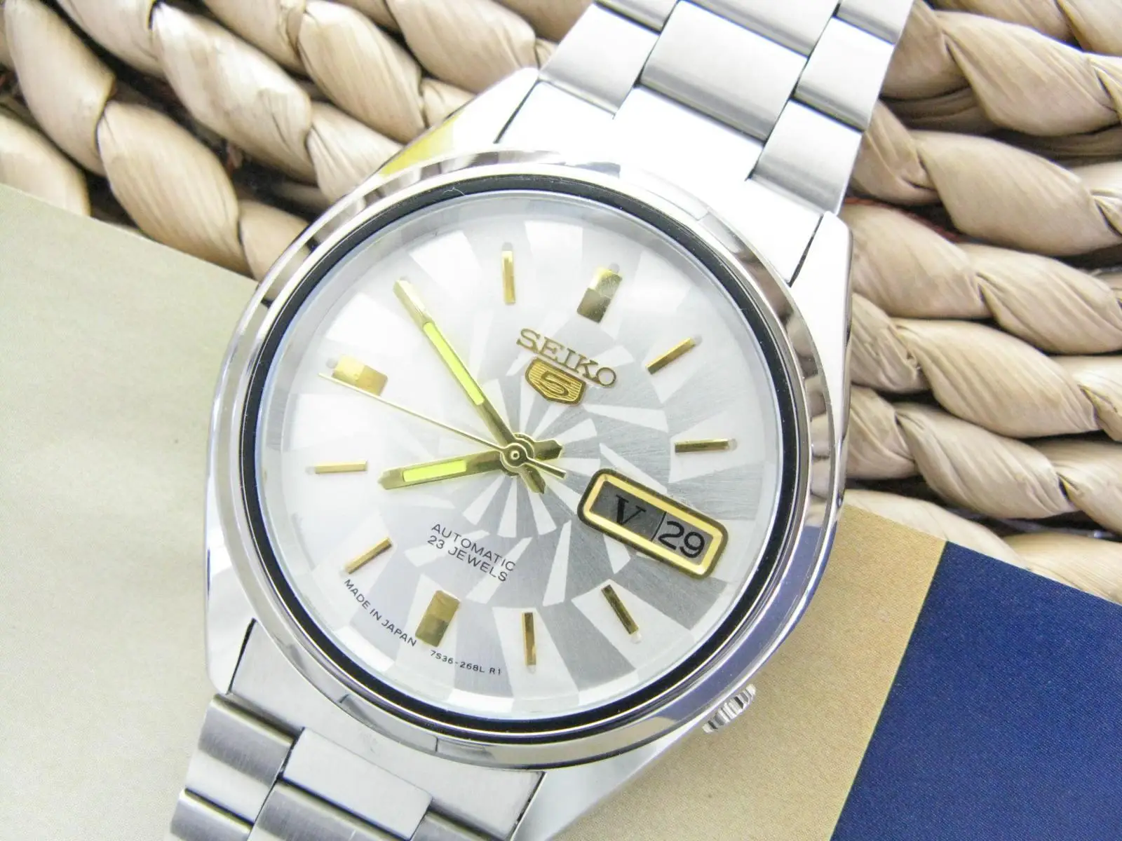 Orologio Da Uomo Meccanico Automatico Giapponese Con Quadrante A Spirale Vortex Bianco (Made In Japan) Seiko 5