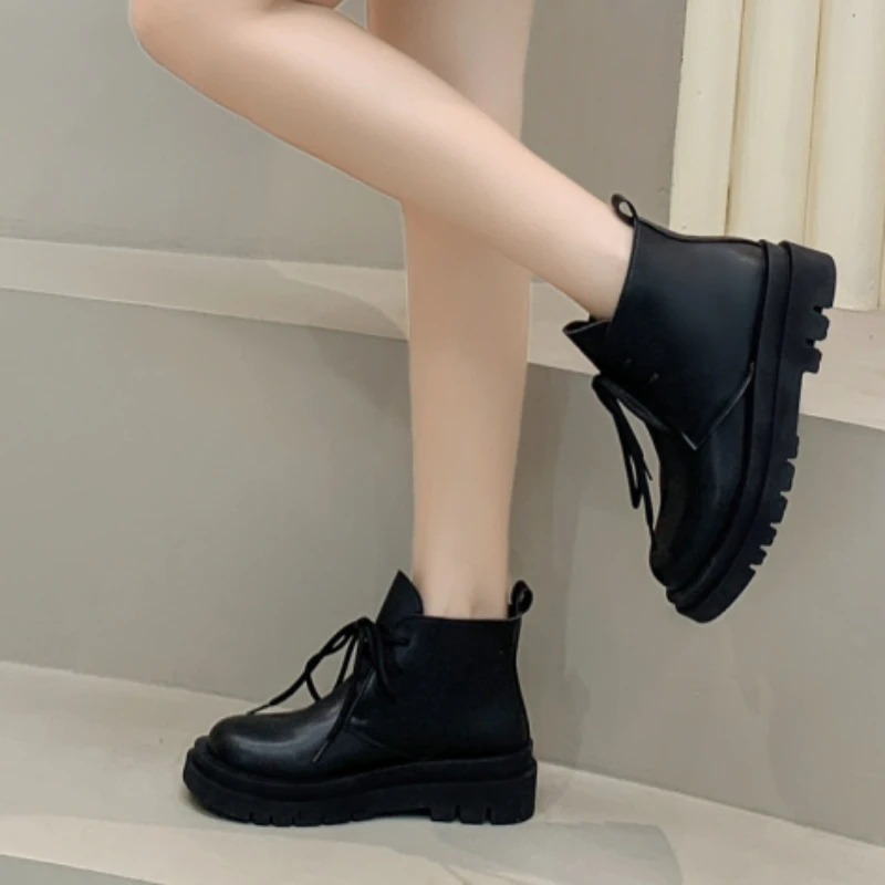 Women's Boots Casual Shoes Thick Sole Sneakers High Top Leather Breathable Outdoor Walking Non-Slip Fashion Designer Luxury 2023