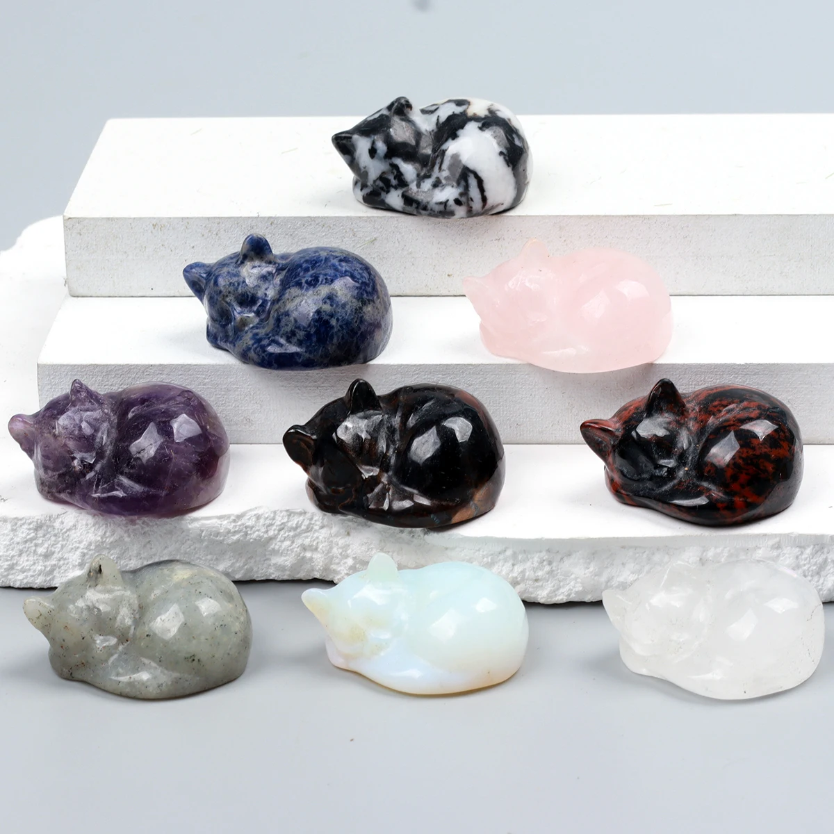 さまざまな彫刻が施された水晶石,猫の置物,ローズクォーツ,天然翡翠